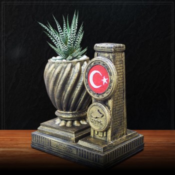 Dekoratif Türk Bayrağı Anıt Sulukent Saksısı Dekoratif Türk Bayrağı Anıt Sulukent Saksısı
